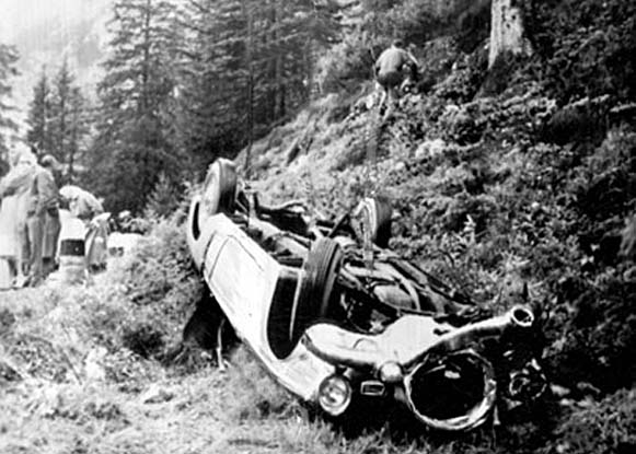 cortina_crash2.jpg (81391 bytes)